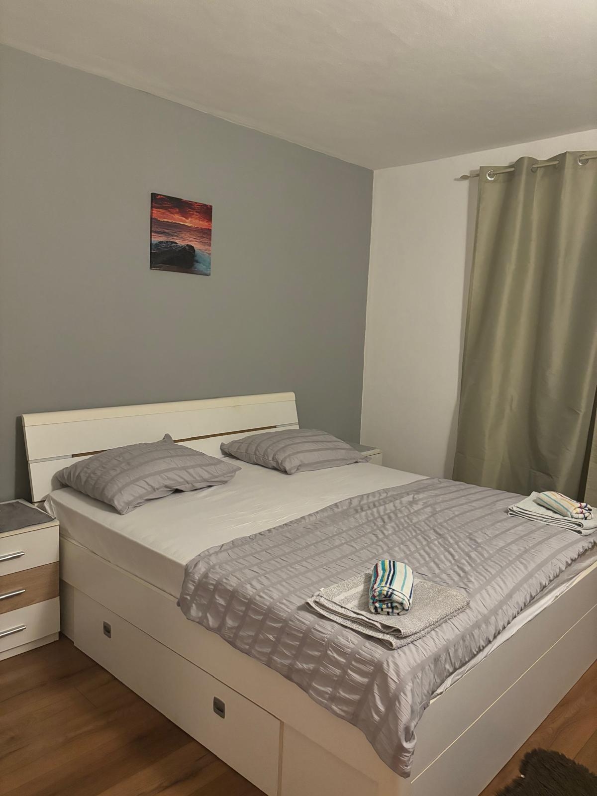 Two bedroom apartment with balcony Jelsa, Hvar  A-b
