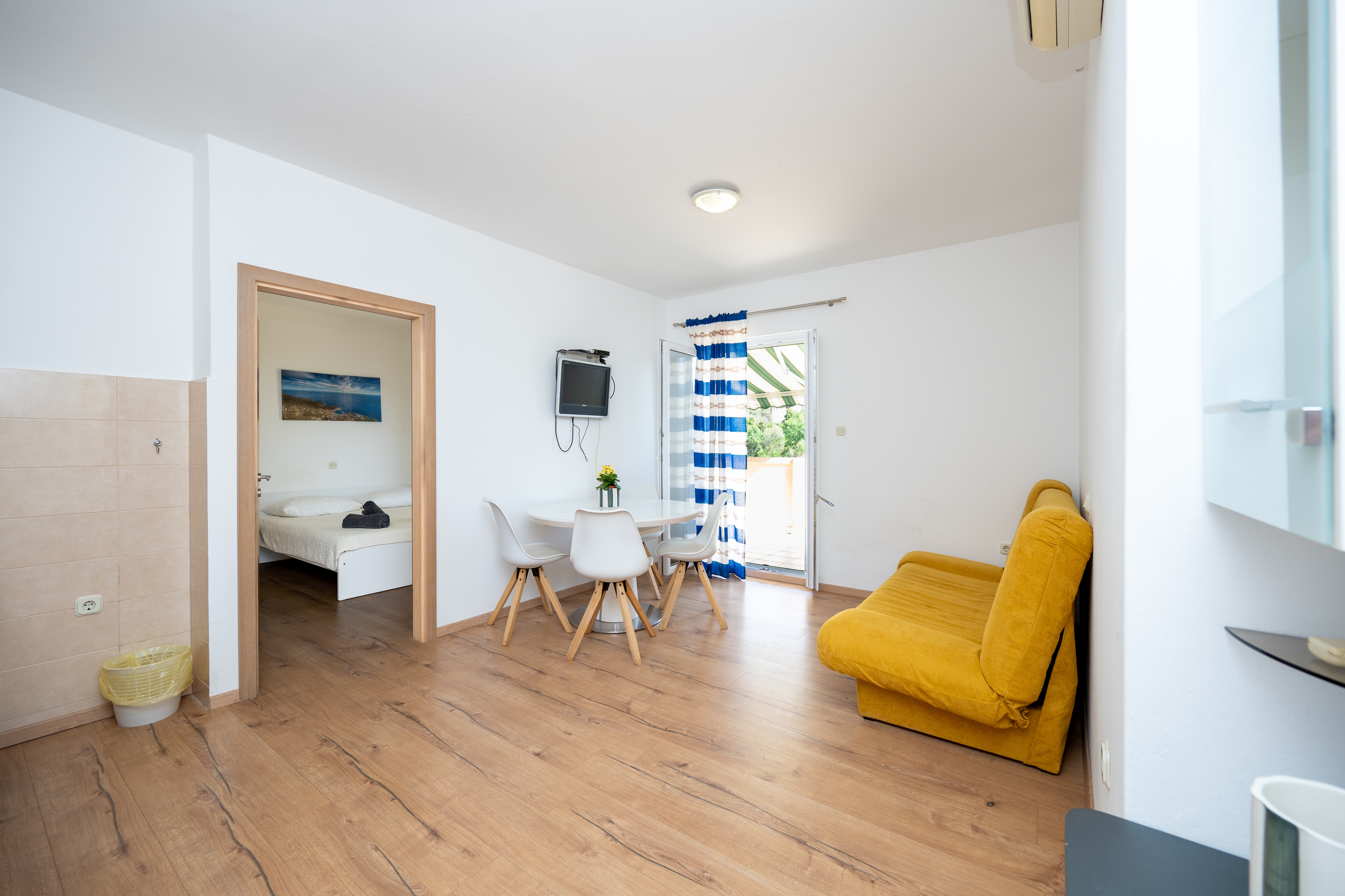 Appartement dune chambre avec la terrasse et la vue sur le mer Jakisnica, Pag (A-4053-a)