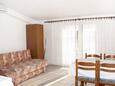 Dining room Stara Novalja, Dining room in the apartment, air condition available.
