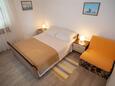 Ložnice Mandre, Ložnice v ubytování typu apartment, domácí mazlíčci povoleni a WiFi.