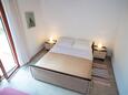 Bedroom Mandre, Bedroom in the apartment, (pet friendly) and WiFi.
