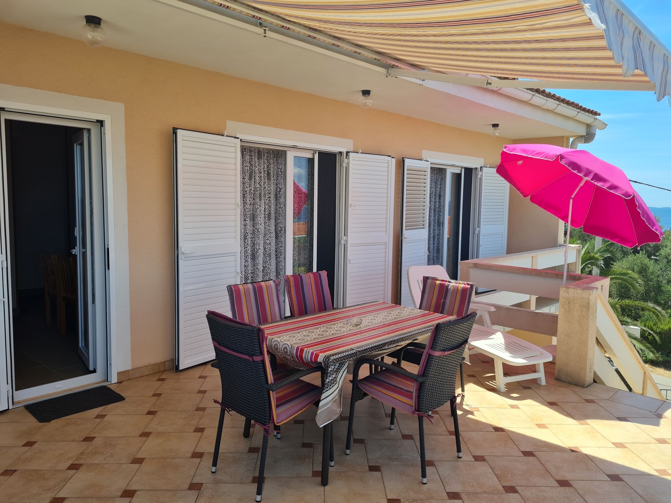 Two bedroom apartment with terrace and sea view Lun, Pag  A-b