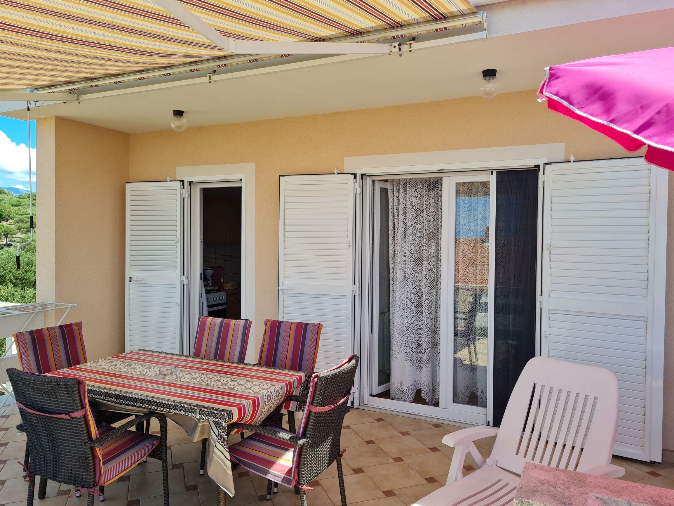 Two bedroom apartment with terrace and sea view Lun, Pag  A-b