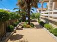 Lun, Pag, Courtyard 4062 - Apartments in Croatia.