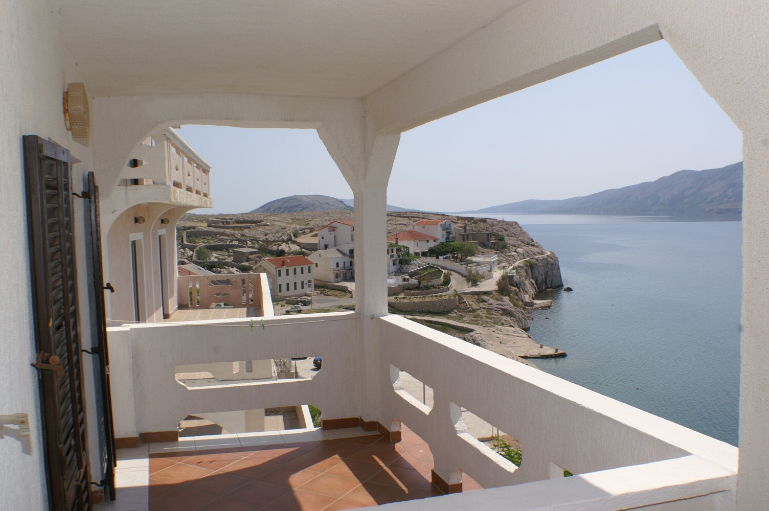 Comfortable and spacious apartment near beach Zubovići, Pag  A-a