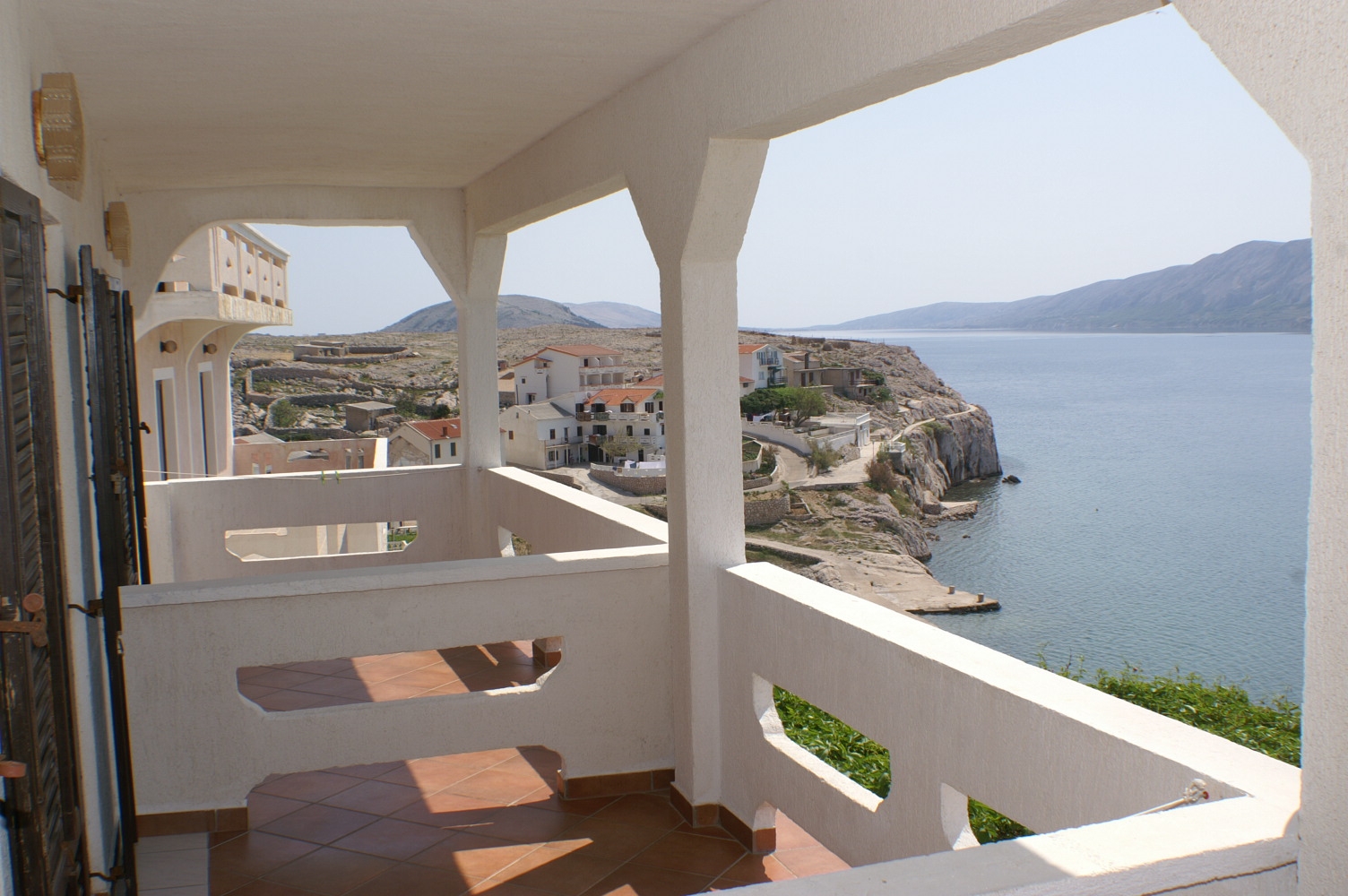 Comfortable and spacious apartment near beach Zubovići, Pag  A-a