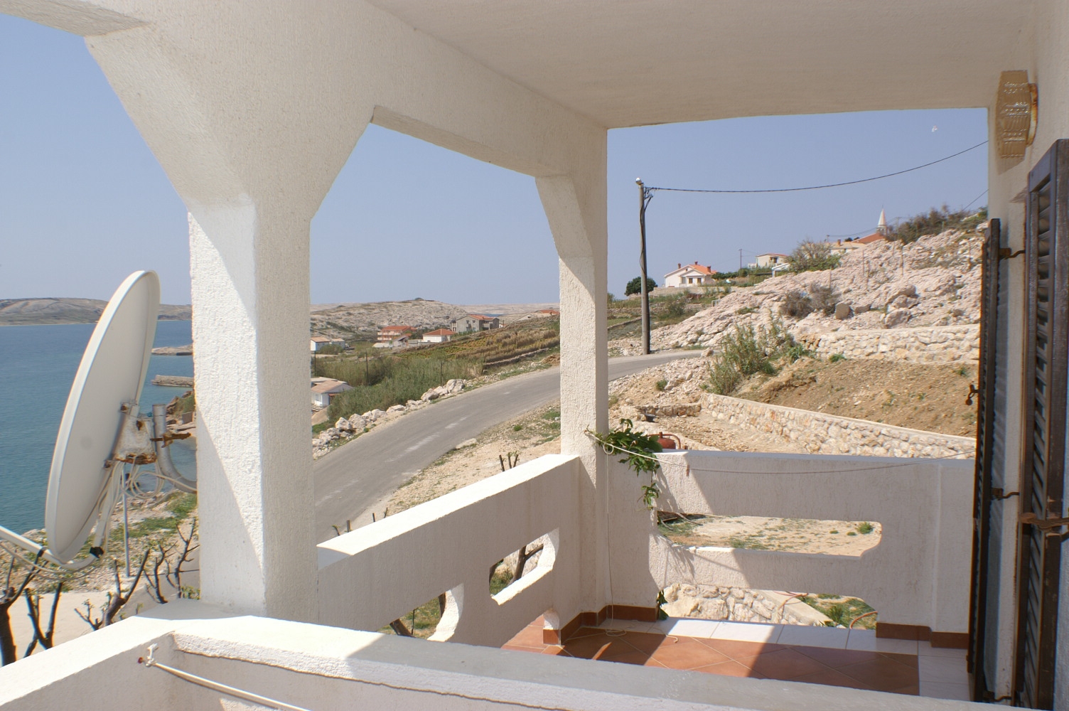 Comfortable and spacious apartment near beach Zubovići, Pag  A-a