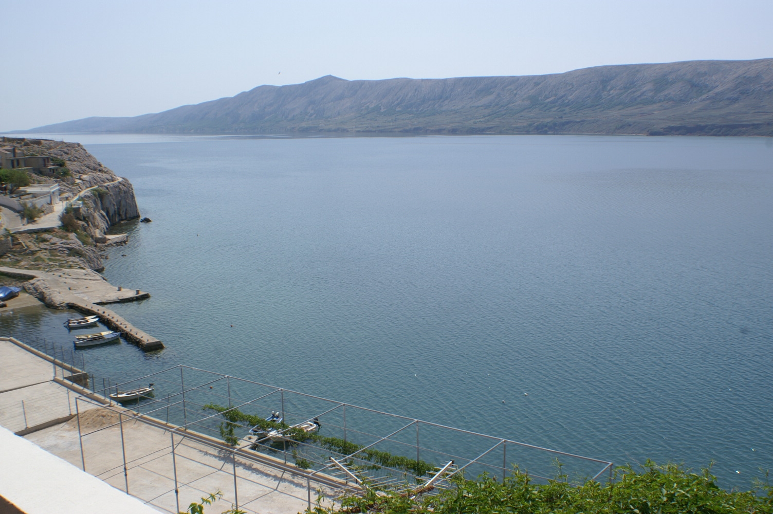 Comfortable and spacious apartment near beach Zubovići, Pag  A-a