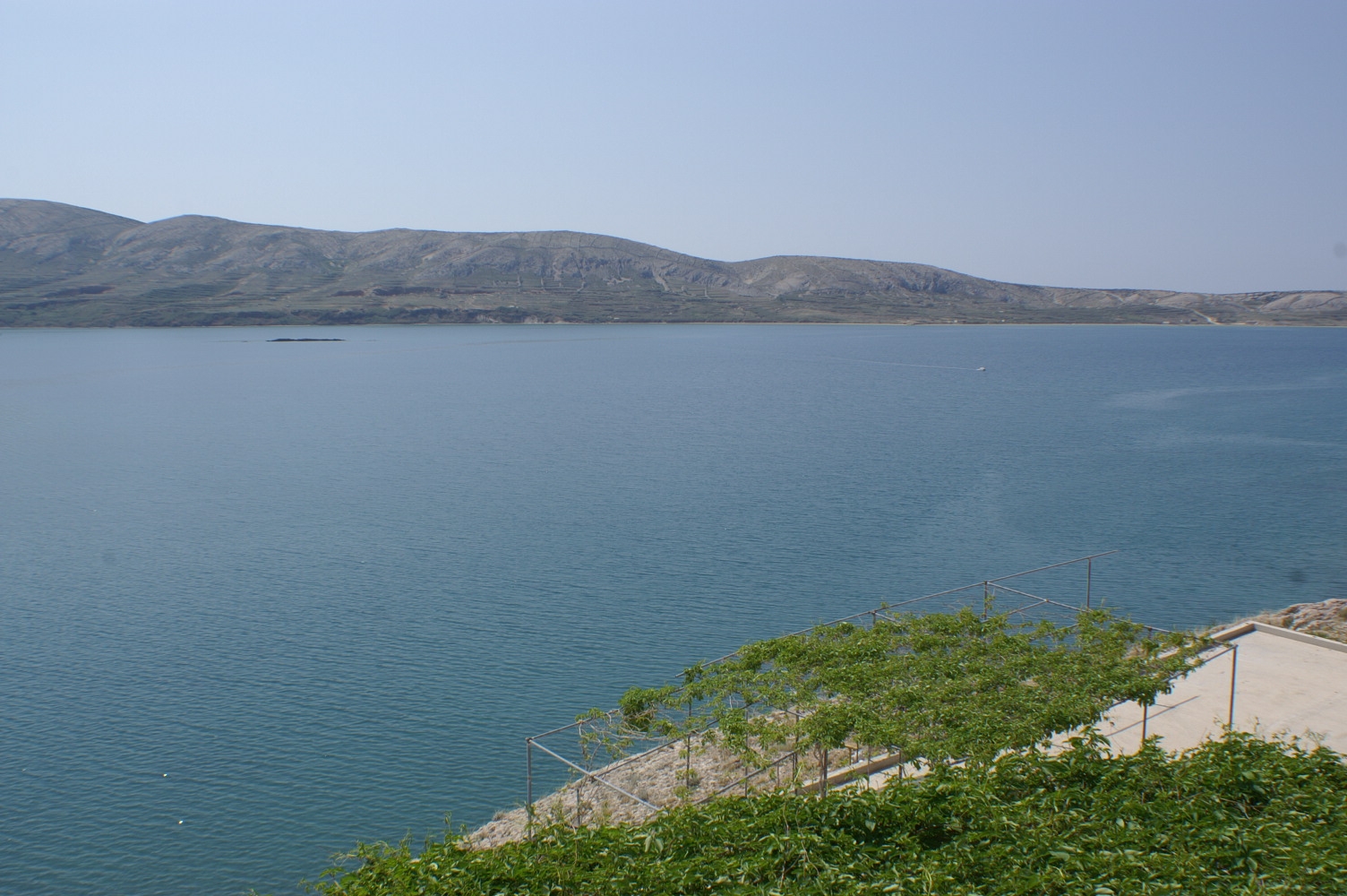 Comfortable and spacious apartment near beach Zubovići, Pag  A-a