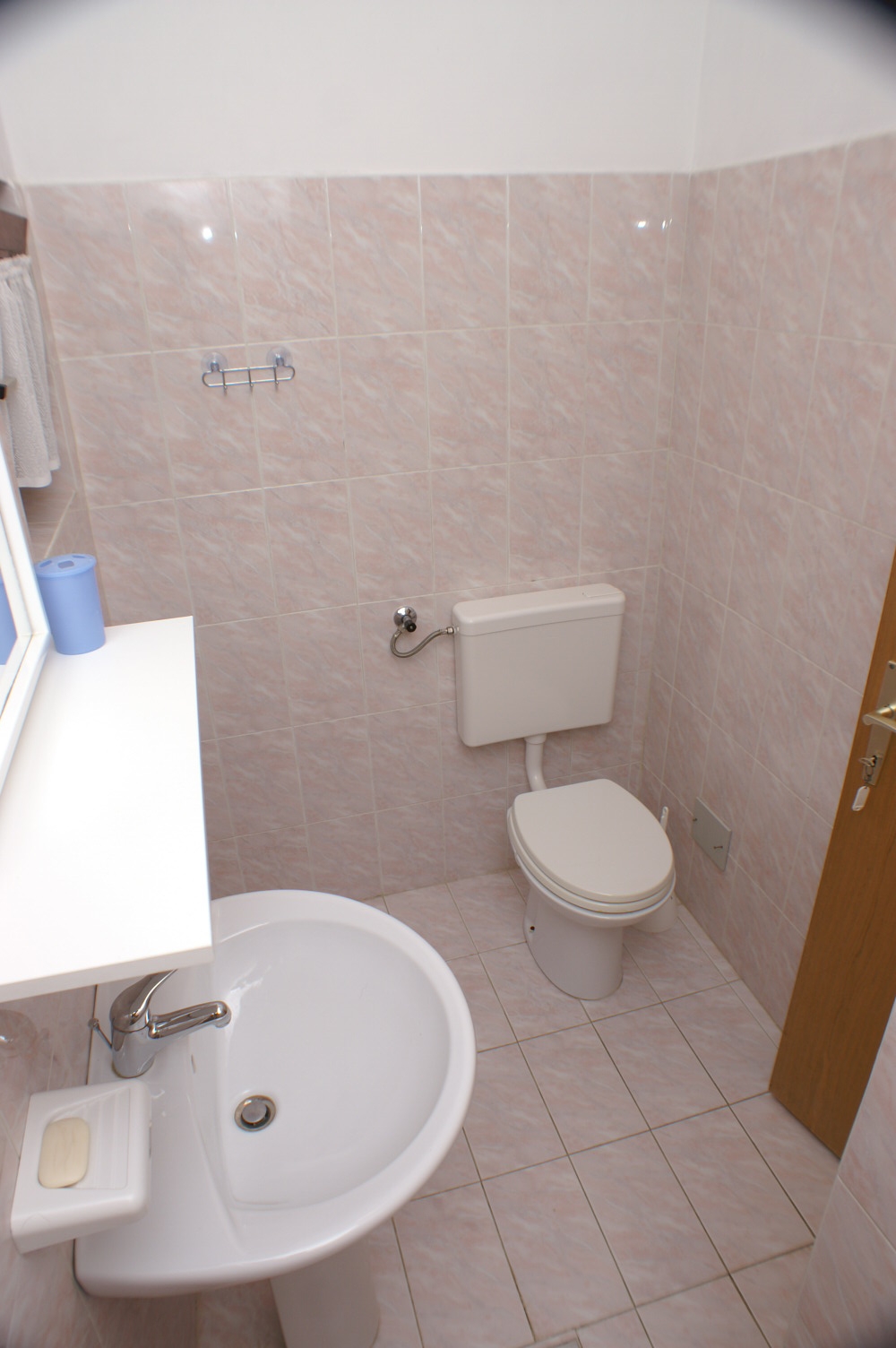 Comfortable and spacious apartment near beach Zubovići, Pag  A-a
