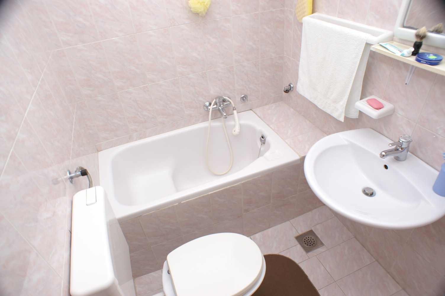Comfortable and spacious apartment near beach Zubovići, Pag  A-a