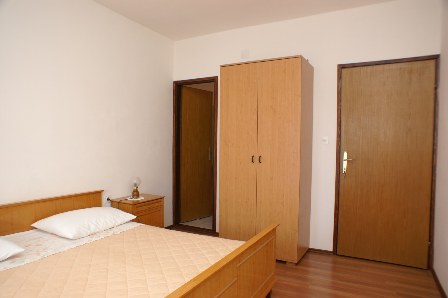 Comfortable and spacious apartment near beach Zubovići, Pag  A-a