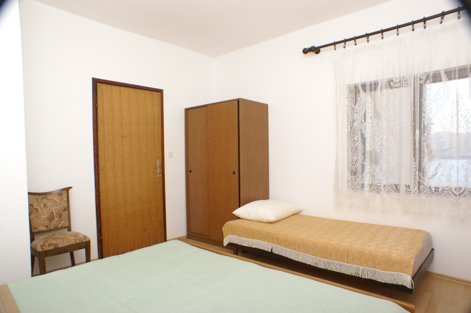 Comfortable and spacious apartment near beach Zubovići, Pag  A-a