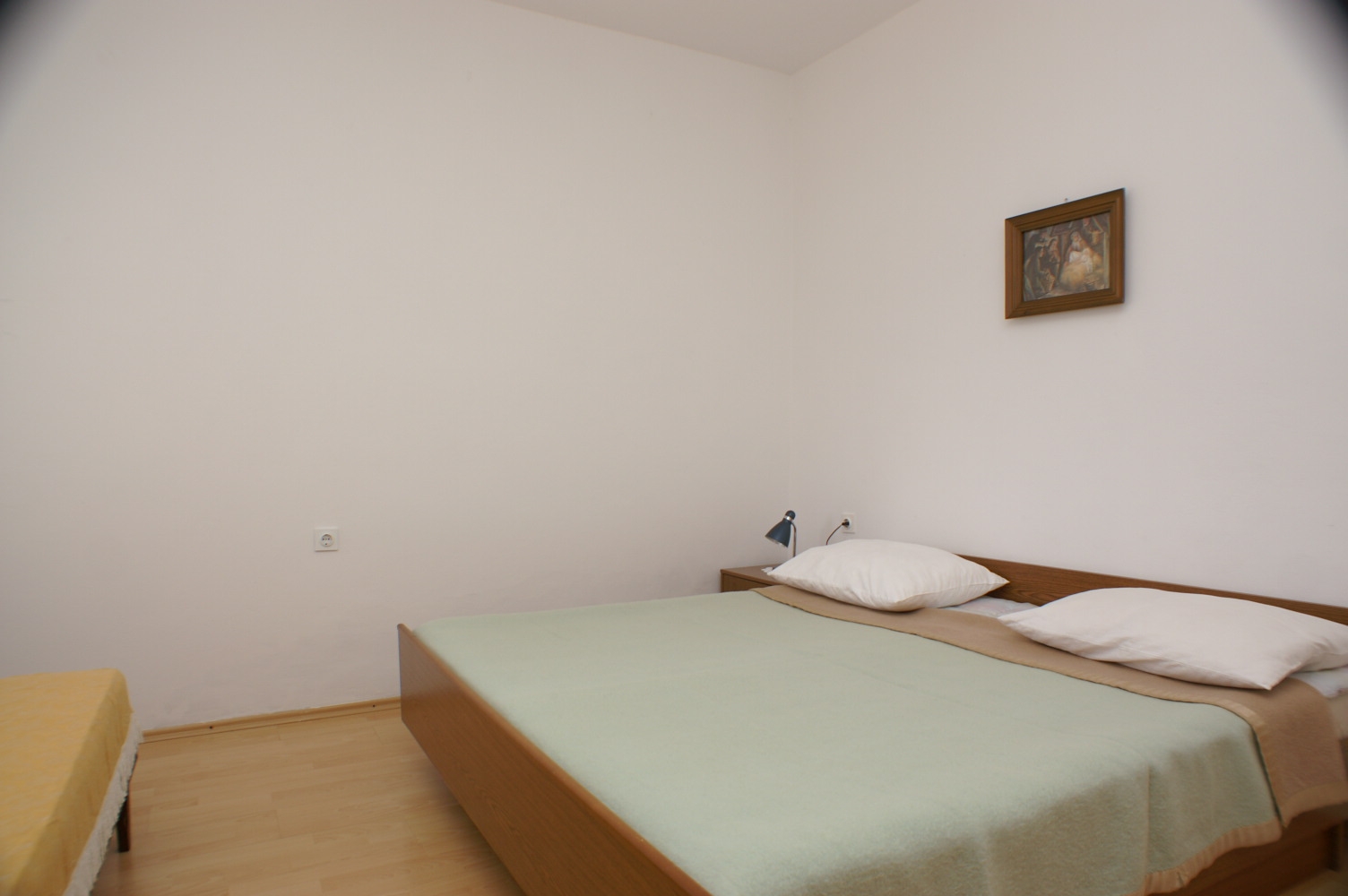 Comfortable and spacious apartment near beach Zubovići, Pag  A-a