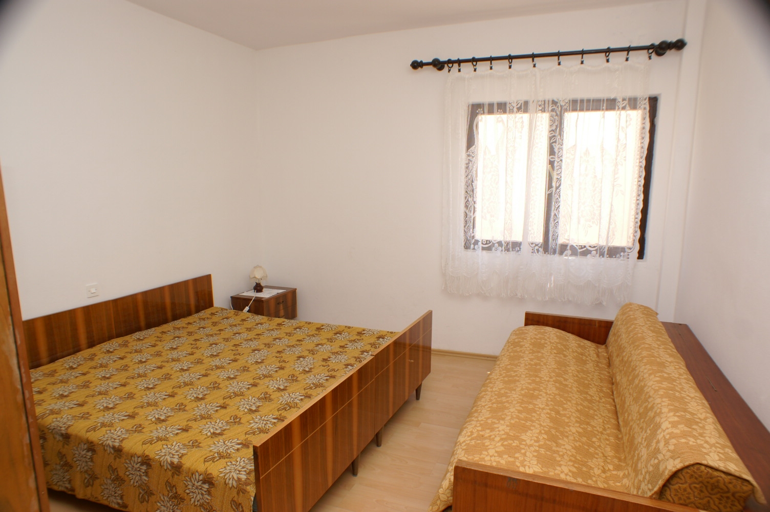 Comfortable and spacious apartment near beach Zubovići, Pag  A-a