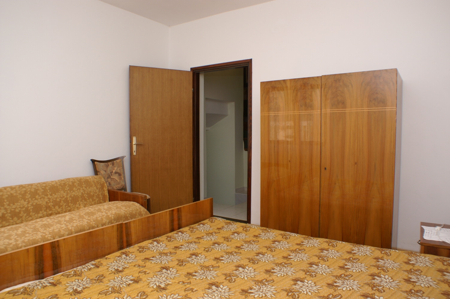 Comfortable and spacious apartment near beach Zubovići, Pag  A-a