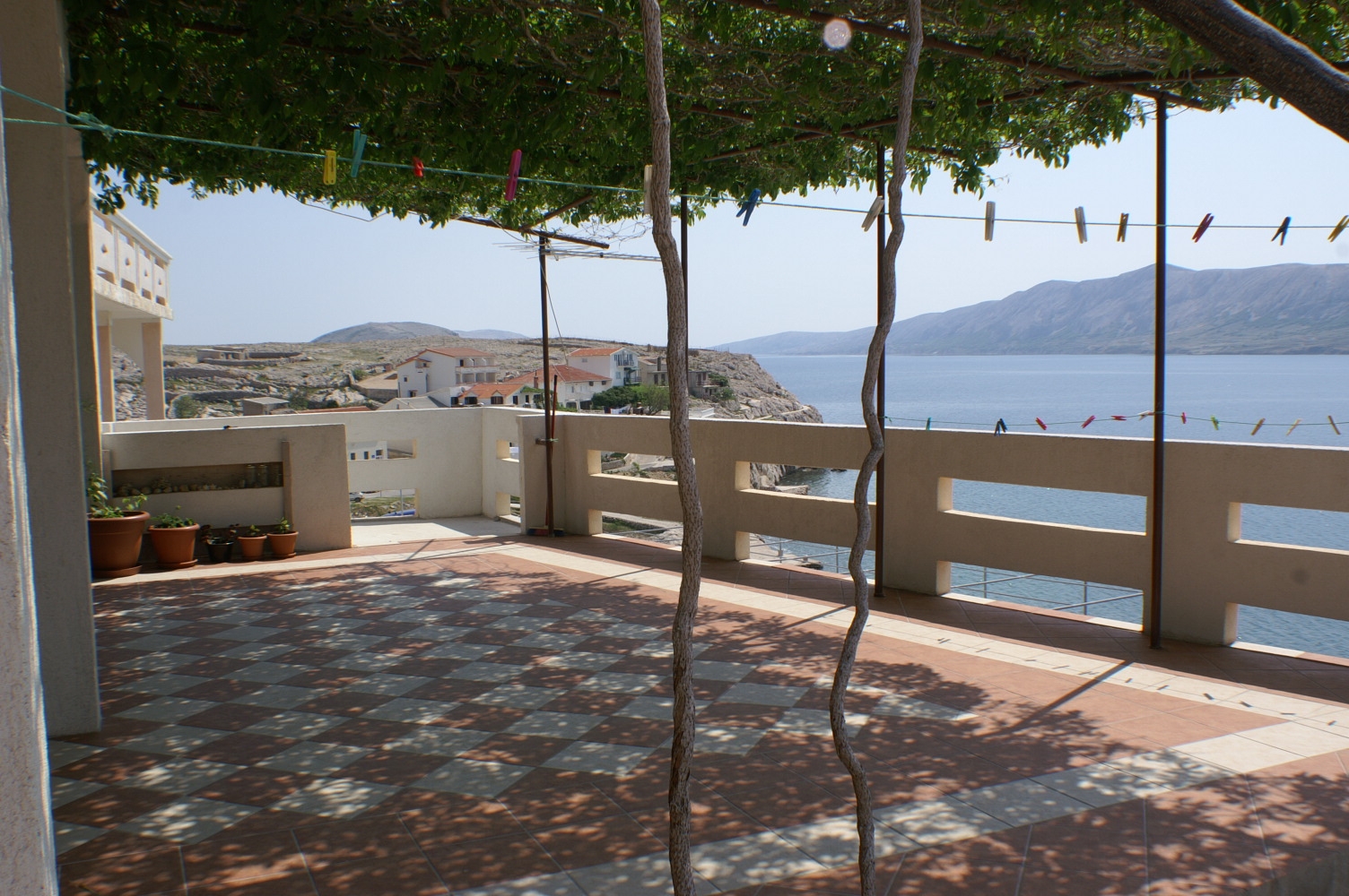 Comfortable and spacious apartment near beach Zubovići, Pag  A-a