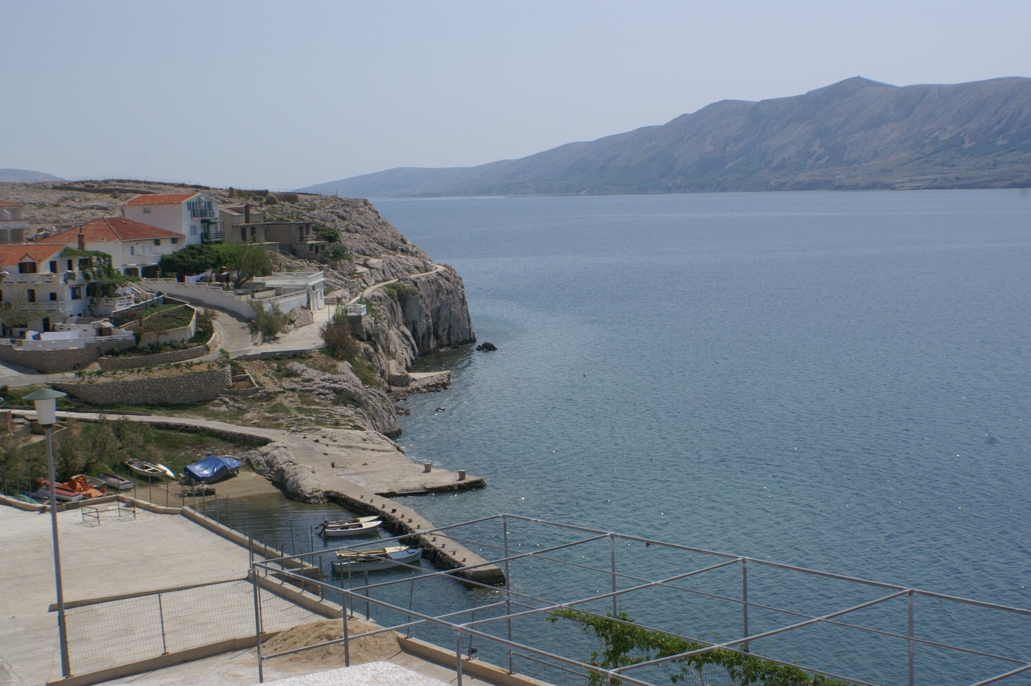 Comfortable and spacious apartment near beach Zubovići, Pag  A-a