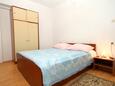 Zubovići, Dormitorio 1 in the apartment, air condition available y (pet friendly).