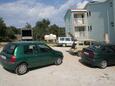 Parking lot Jakišnica, Pag, Parking lot 4076 - Rooms near sea with pebble beach.