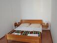 Ložnice Jakišnica, Ložnice v ubytování typu room, s klimatizací, domácí mazlíčci povoleni a WiFi.