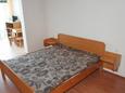 Ložnice Jakišnica, Ložnice v ubytování typu room, s klimatizací, domácí mazlíčci povoleni a WiFi.