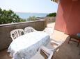 Kustići, Terrasse dans l’hébergement en type apartment, avec la vue sur la mer, animaux acceptés et WiFi.