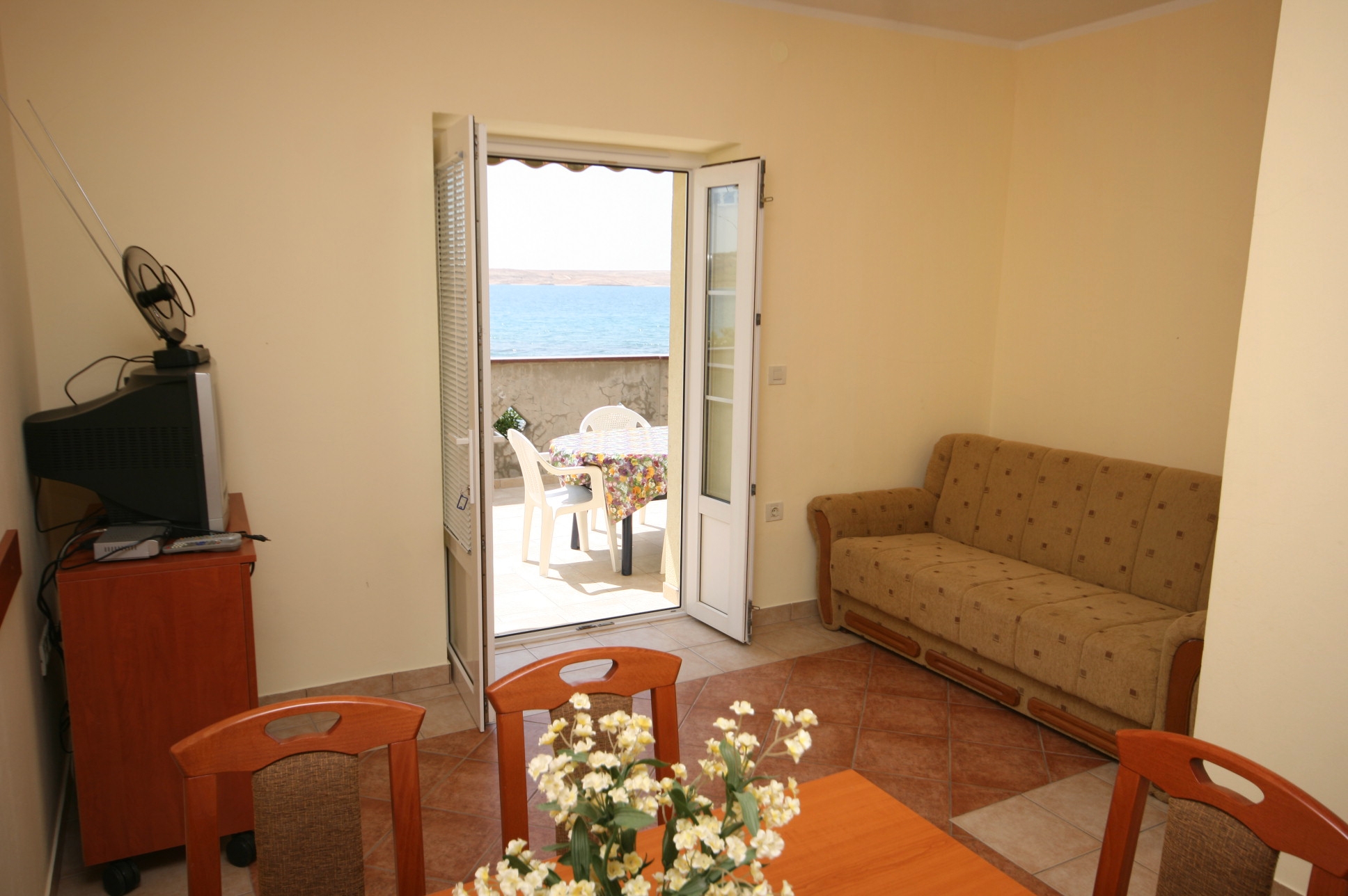 One bedroom apartment near beach Kustići, Pag (A-4081-c) One bedroom apartment near beach Kustići, Pag (A-4081-c)