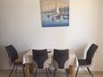 Kustići, Dining room in the apartment, (pet friendly) and WiFi.