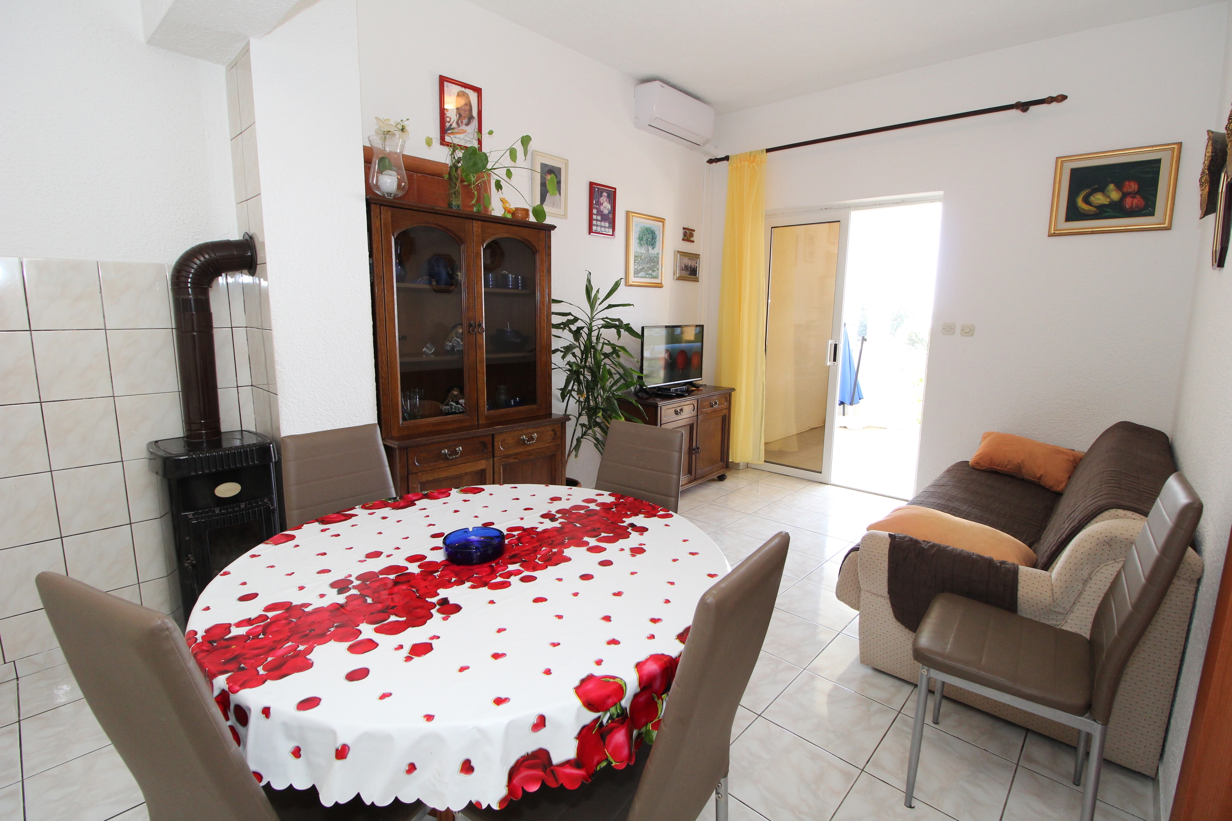 Two bedroom apartment near beach Mandre, Pag (A-4084-a)