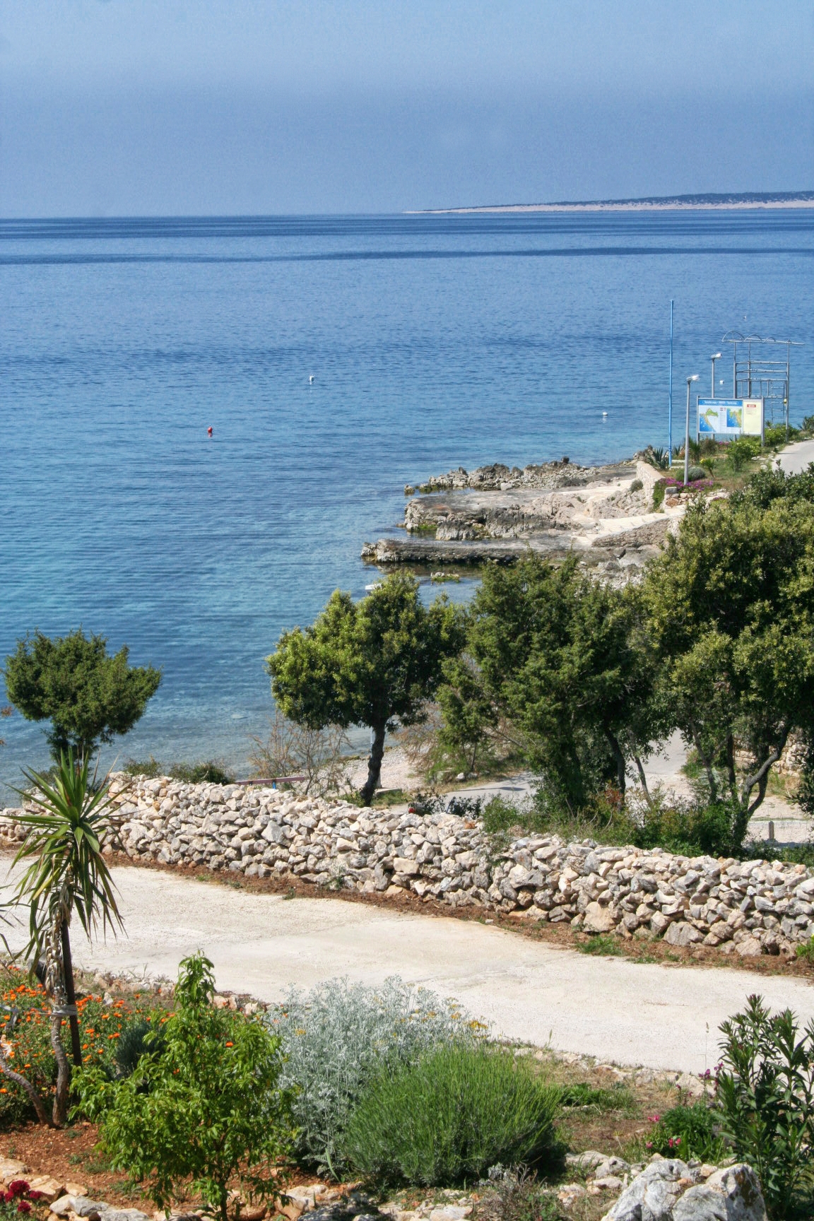 Two bedroom apartment near beach Mandre, Pag  A-a