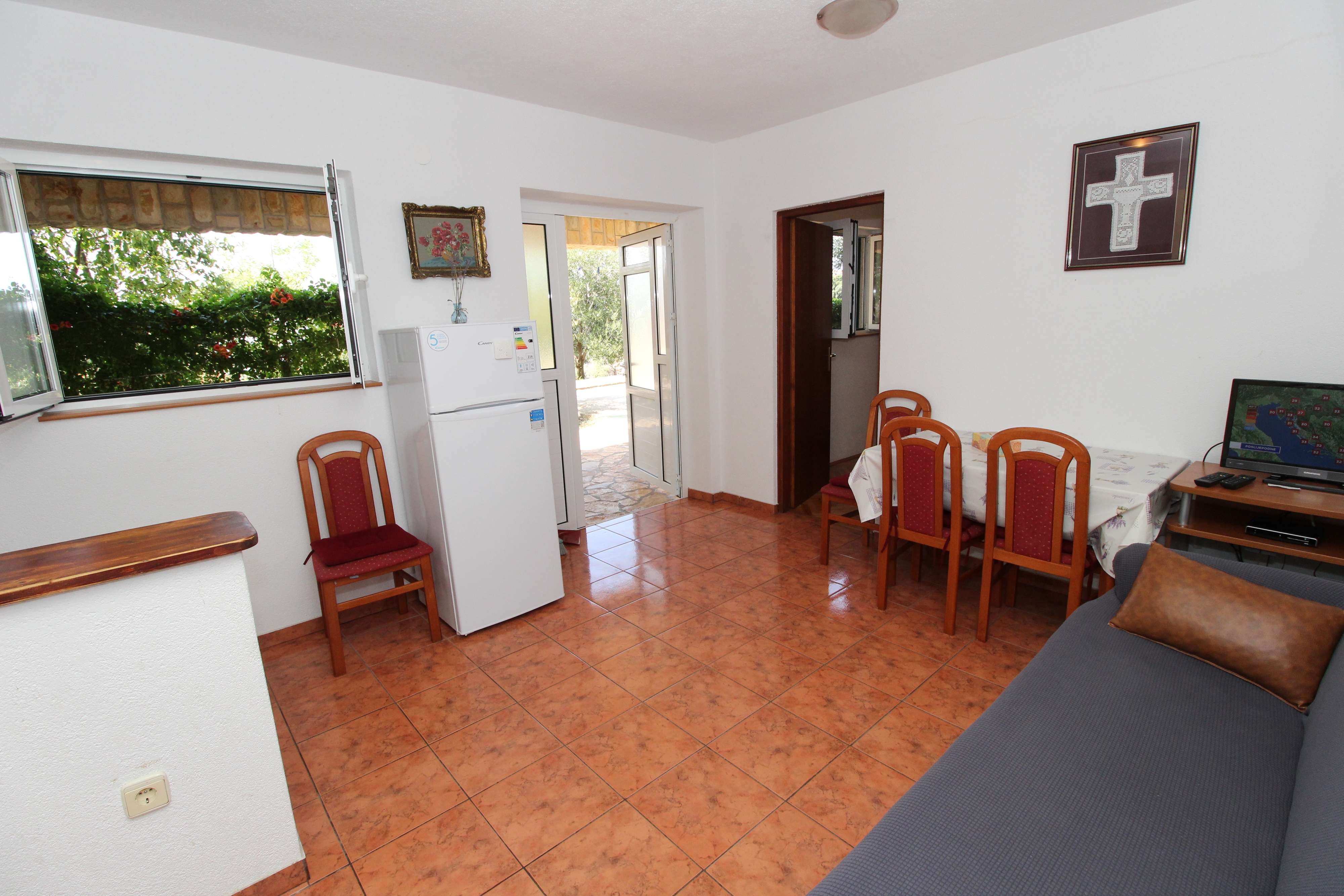 Two bedroom apartment near beach Mandre, Pag (A-4084-b) Two bedroom apartment near beach Mandre, Pag (A-4084-b)