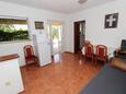 Mandre, Dining room in the apartment, air condition available and WiFi.