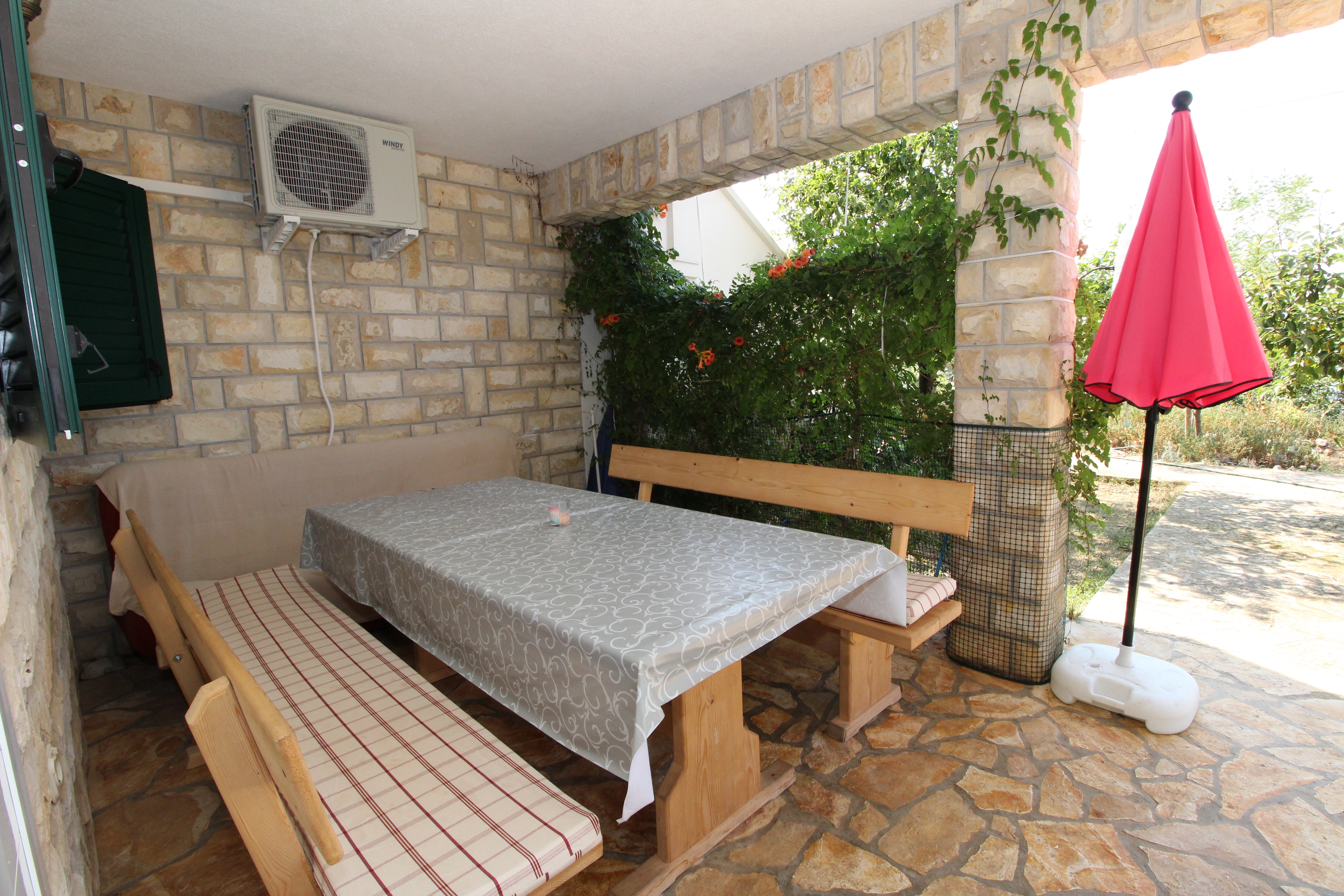 Two bedroom apartment near beach Mandre, Pag (A-4084-b) Two bedroom apartment near beach Mandre, Pag (A-4084-b)