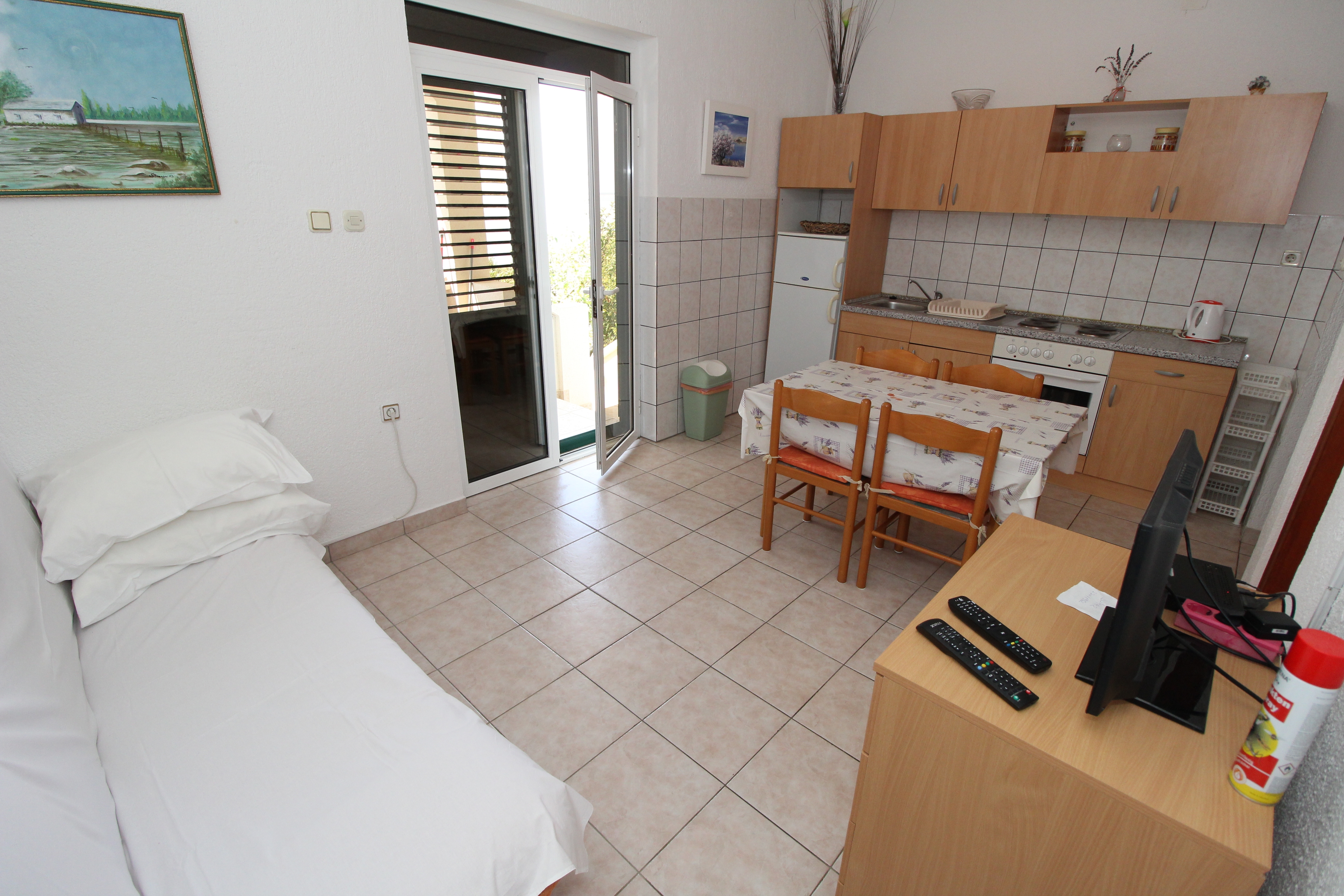 One bedroom apartment near beach Mandre, Pag (A-4084-d)