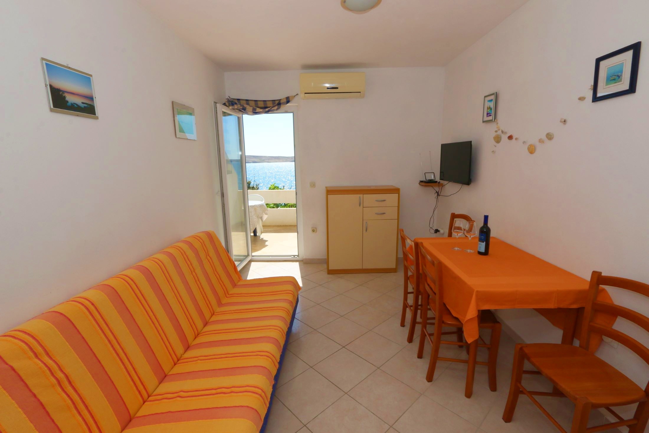 One bedroom apartment near beach Kustići, Pag (A-4086-c) One bedroom apartment near beach Kustići, Pag (A-4086-c)