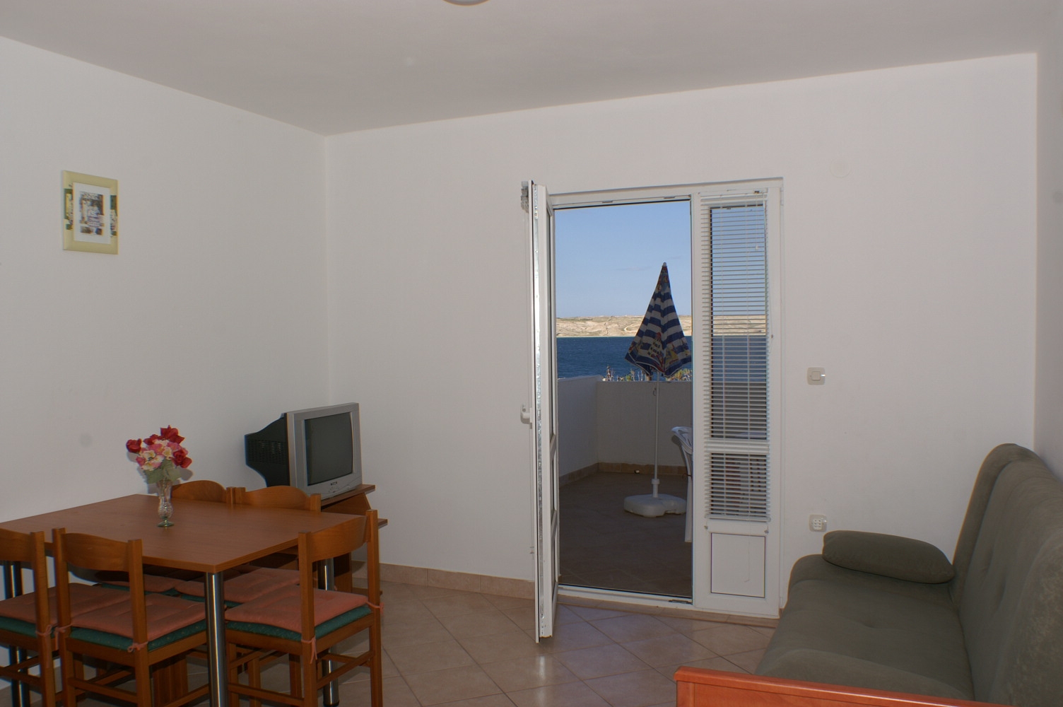 One bedroom apartment near beach Kustići, Pag (A-4087-d) One bedroom apartment near beach Kustići, Pag (A-4087-d)