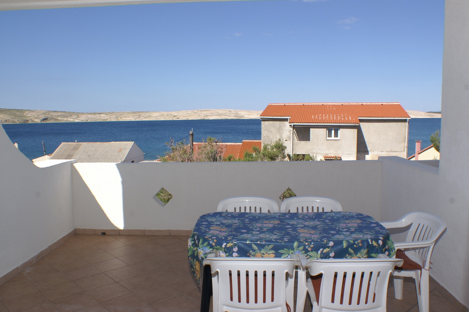 One bedroom apartment near beach Kustići, Pag (A-4087-e) One bedroom apartment near beach Kustići, Pag (A-4087-e)
