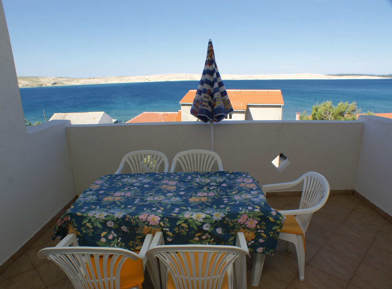 One bedroom apartment near beach Kustići, Pag (A-4087-g) One bedroom apartment near beach Kustići, Pag (A-4087-g)