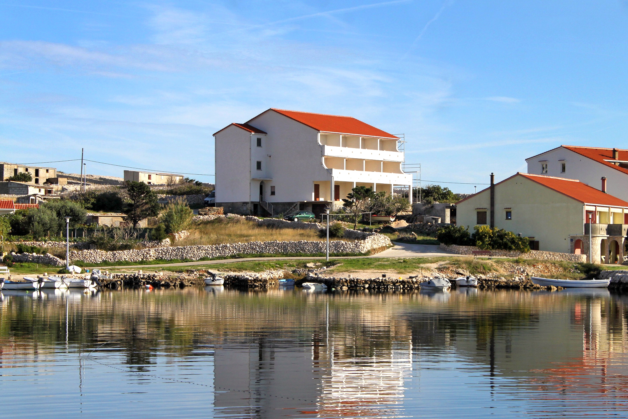 Jednosobni apartman uz plažu Kustići, Pag  A-f