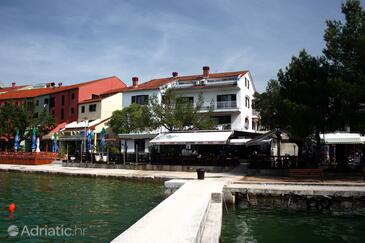 Property Njivice, Krk, Property 409 - Apartments near sea with pebble beach.