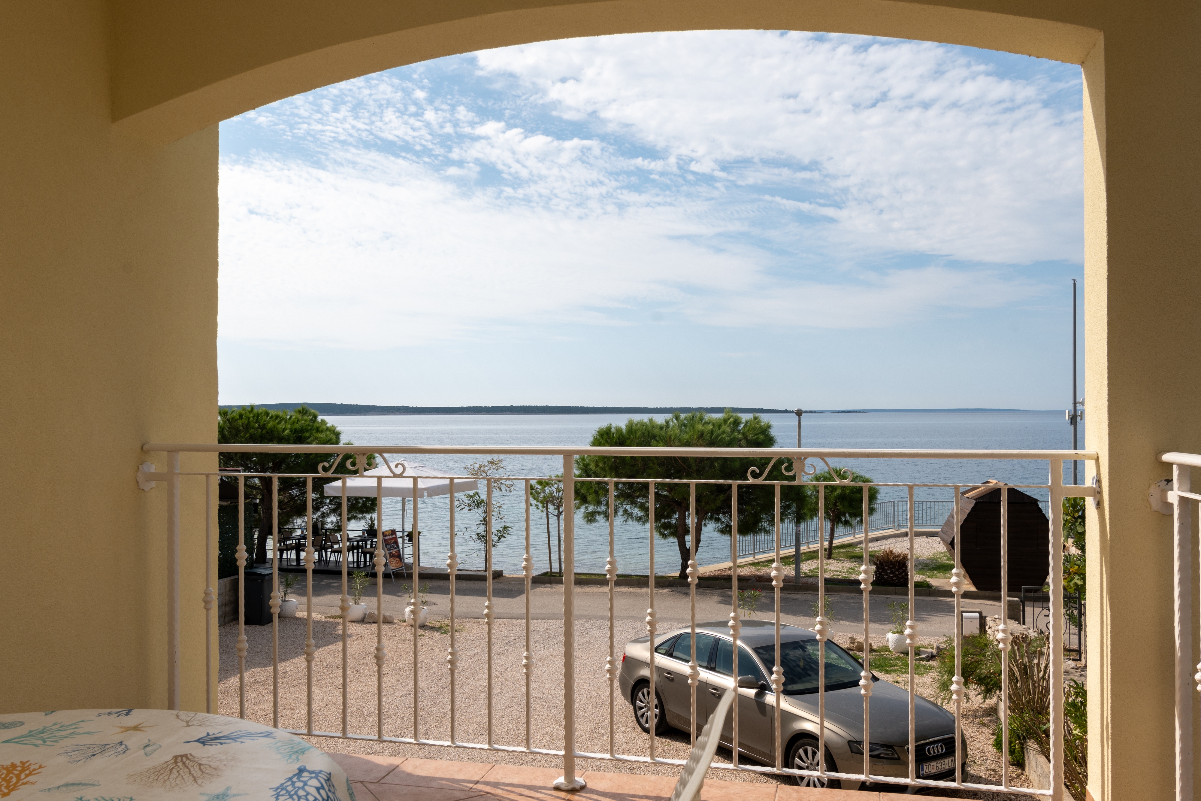 One bedroom apartment near beach Mandre, Pag  A-a
