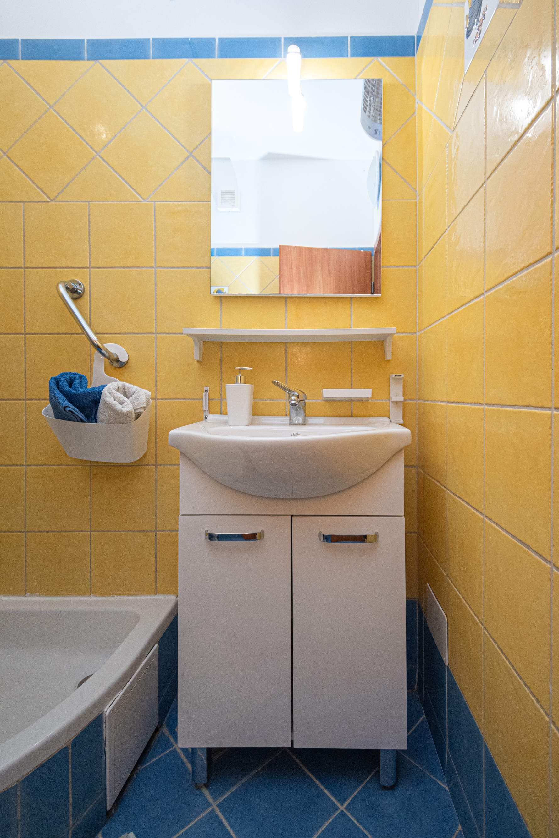 One bedroom apartment near beach Mandre, Pag  A-b