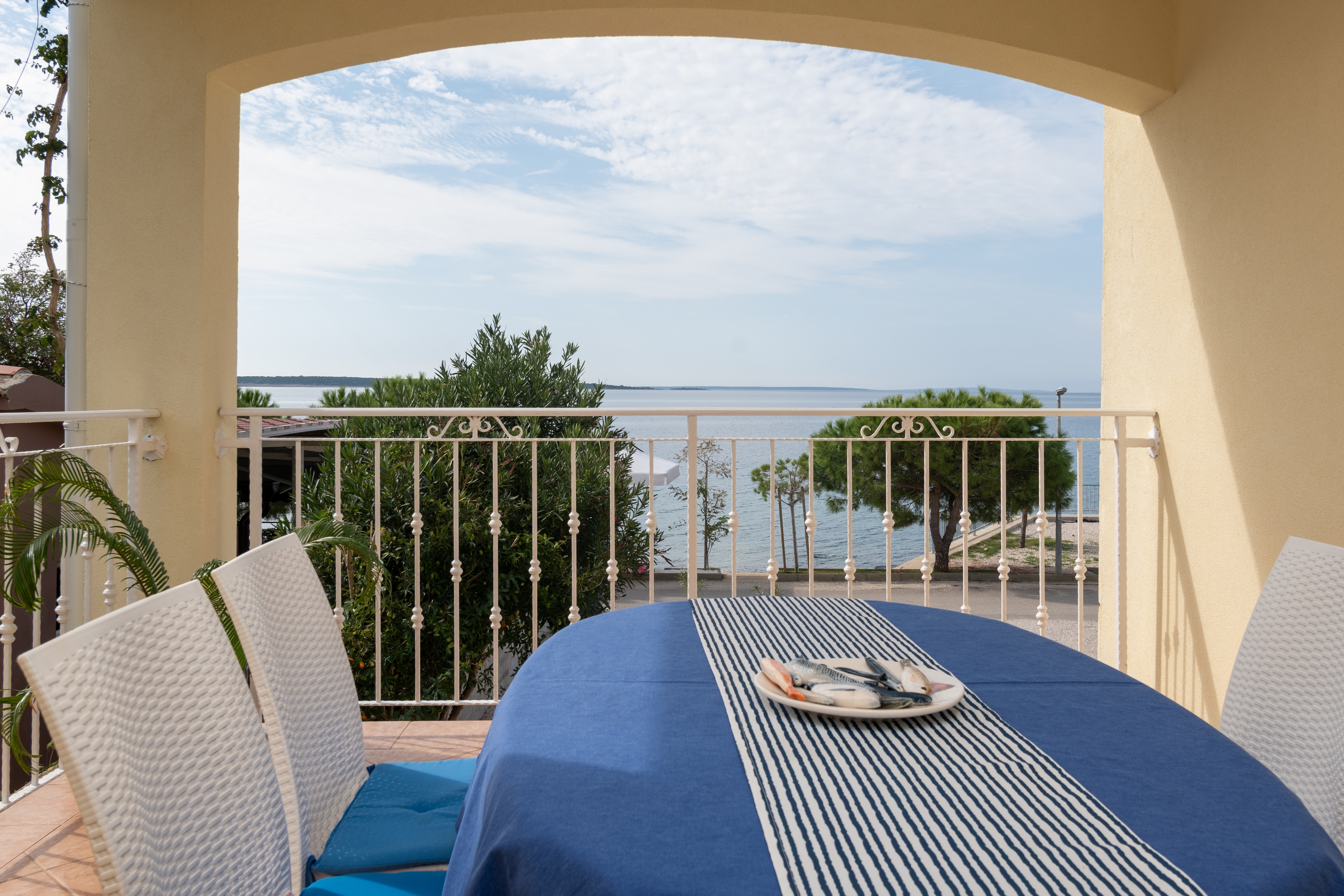 One bedroom apartment near beach Mandre, Pag  A-c