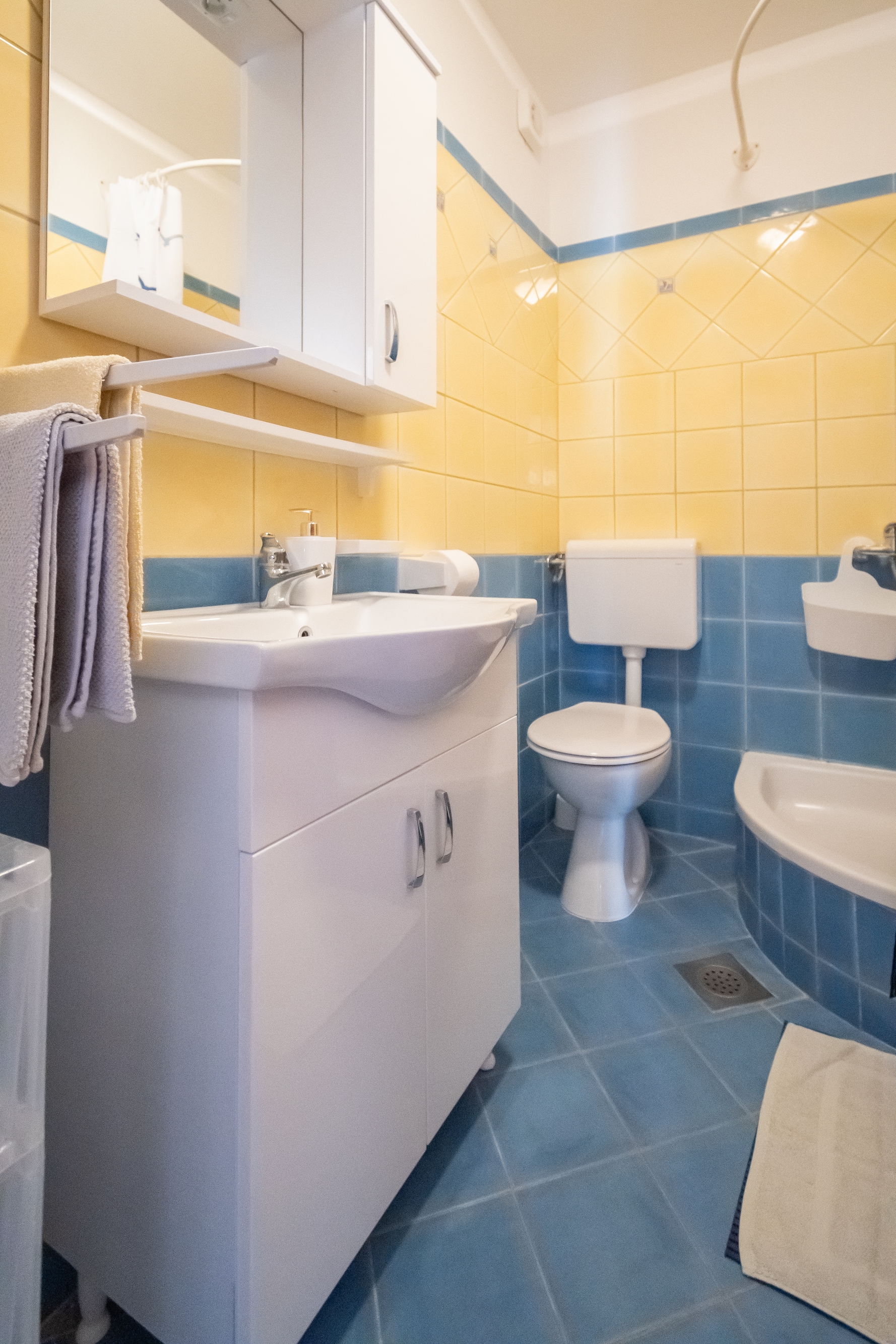 One bedroom apartment near beach Mandre, Pag  A-f