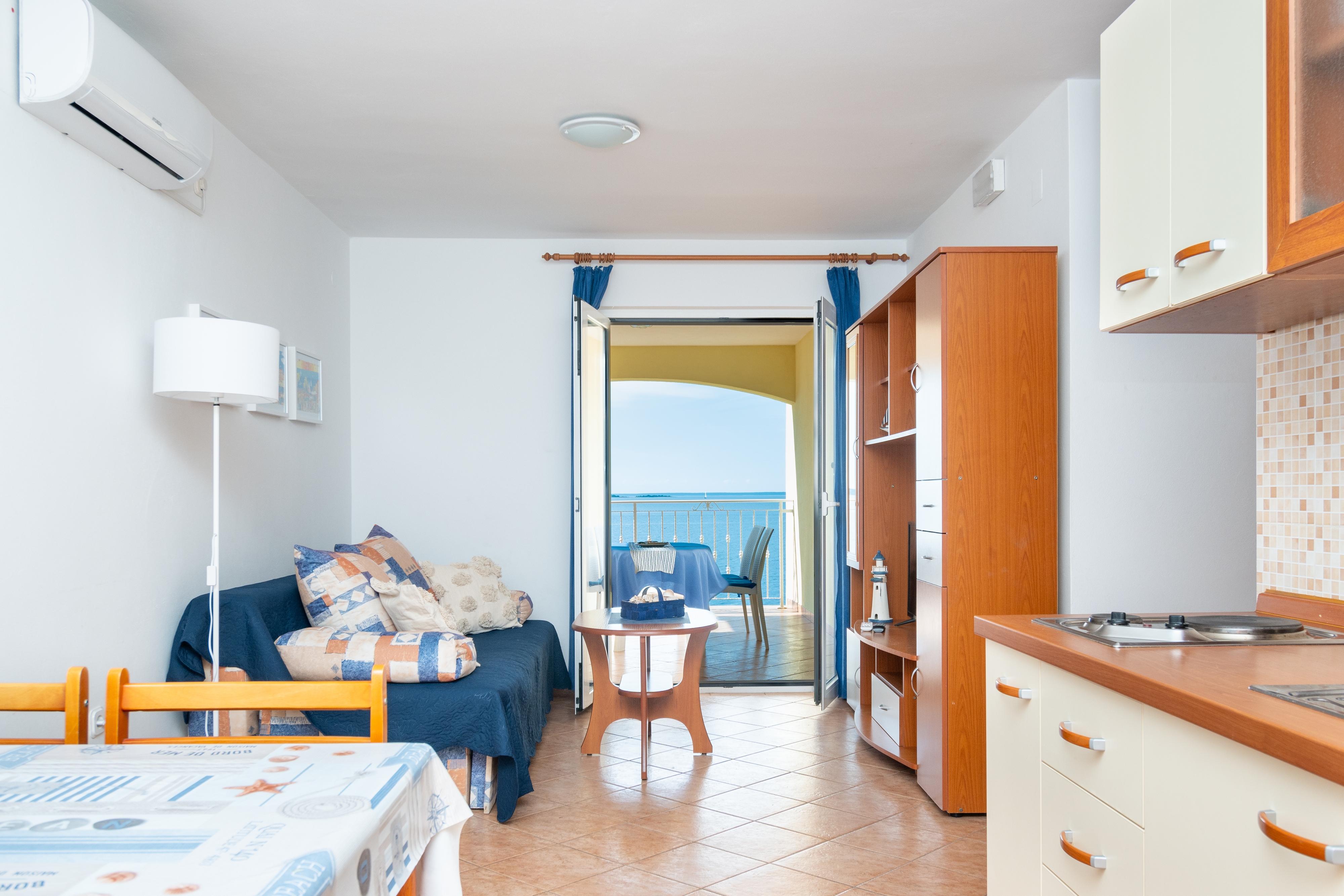 One bedroom apartment near beach Mandre, Pag (A-4092-f)