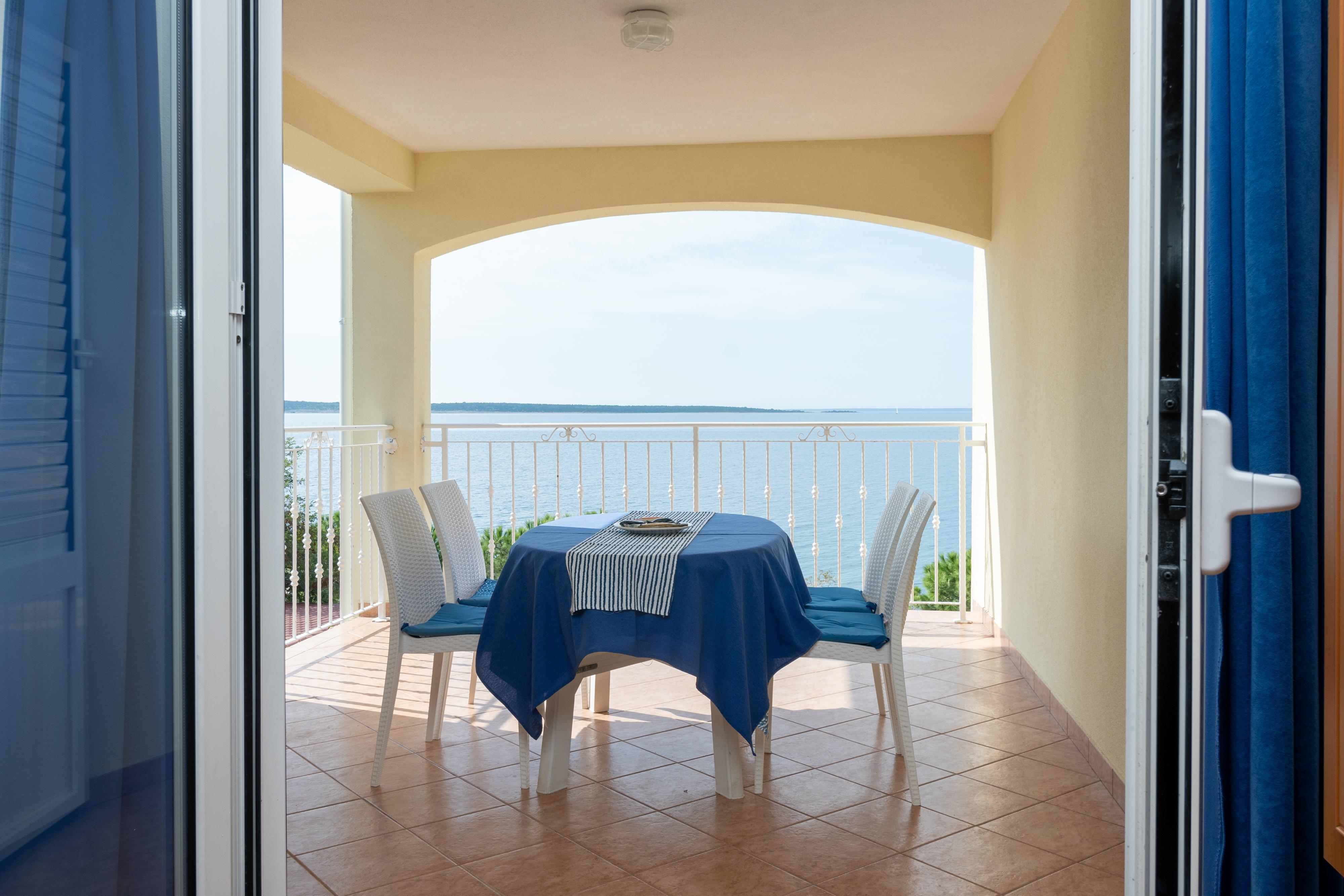 One bedroom apartment near beach Mandre, Pag (A-4092-f) One bedroom apartment near beach Mandre, Pag (A-4092-f)