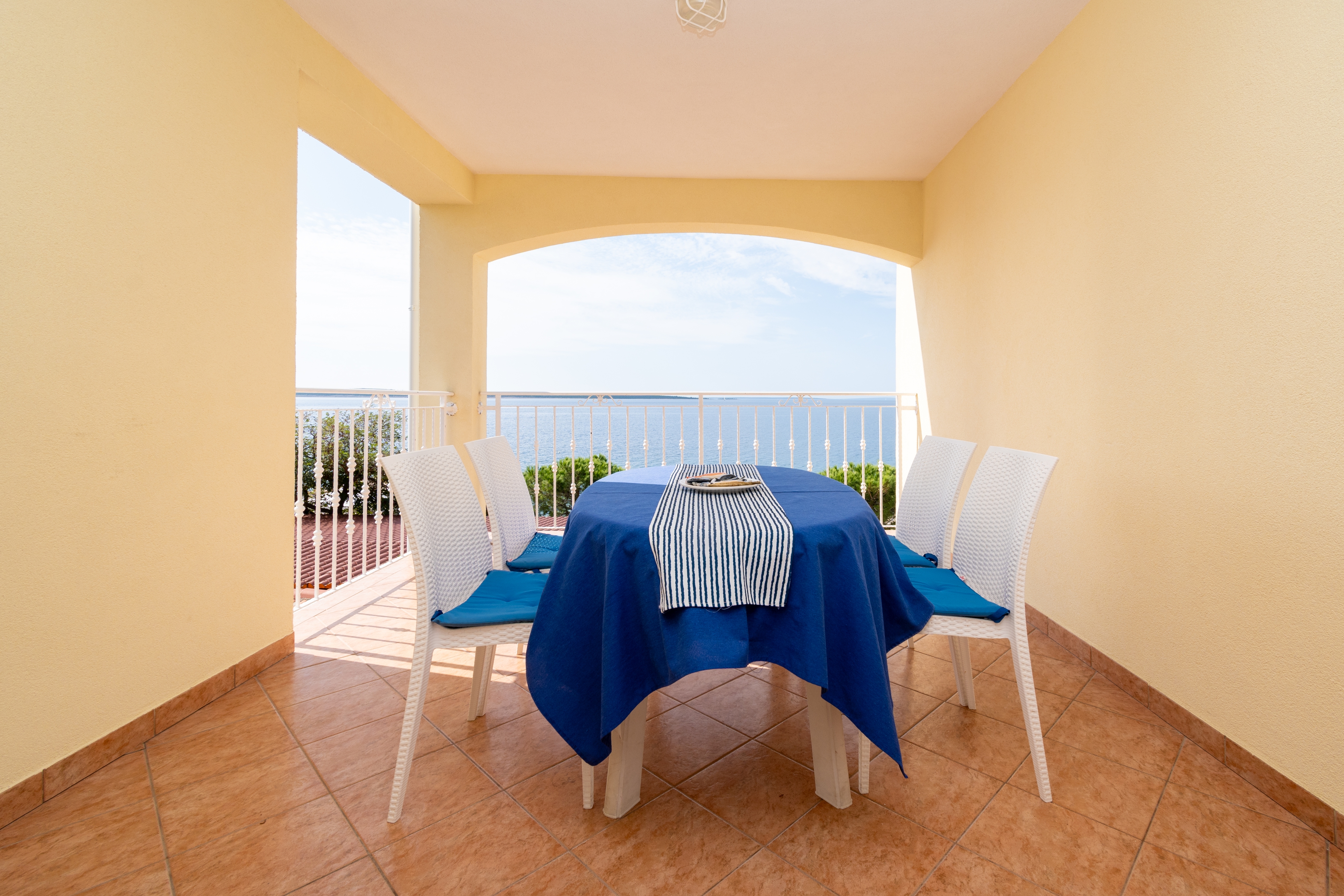 One bedroom apartment near beach Mandre, Pag  A-f