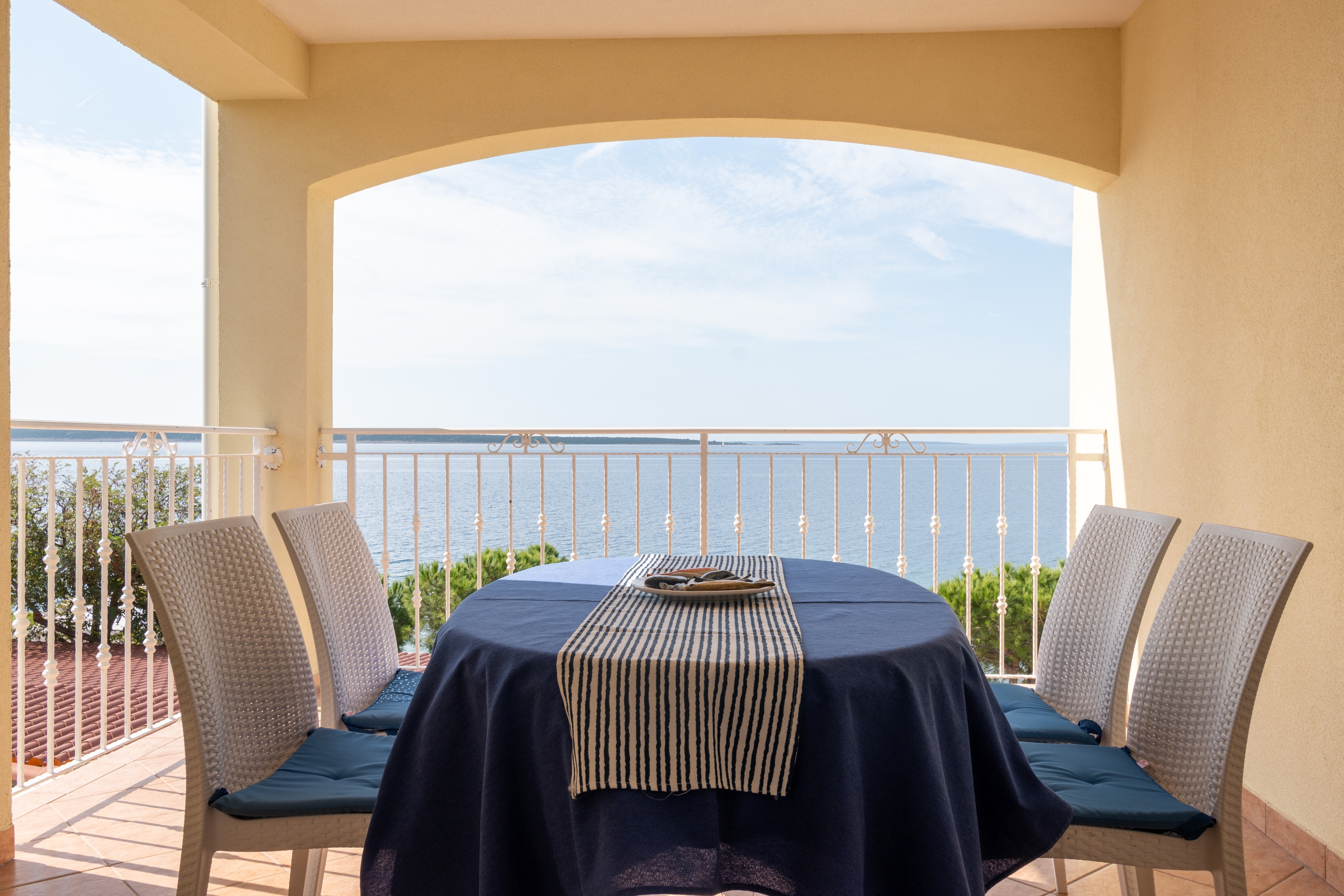 One bedroom apartment near beach Mandre, Pag  A-f