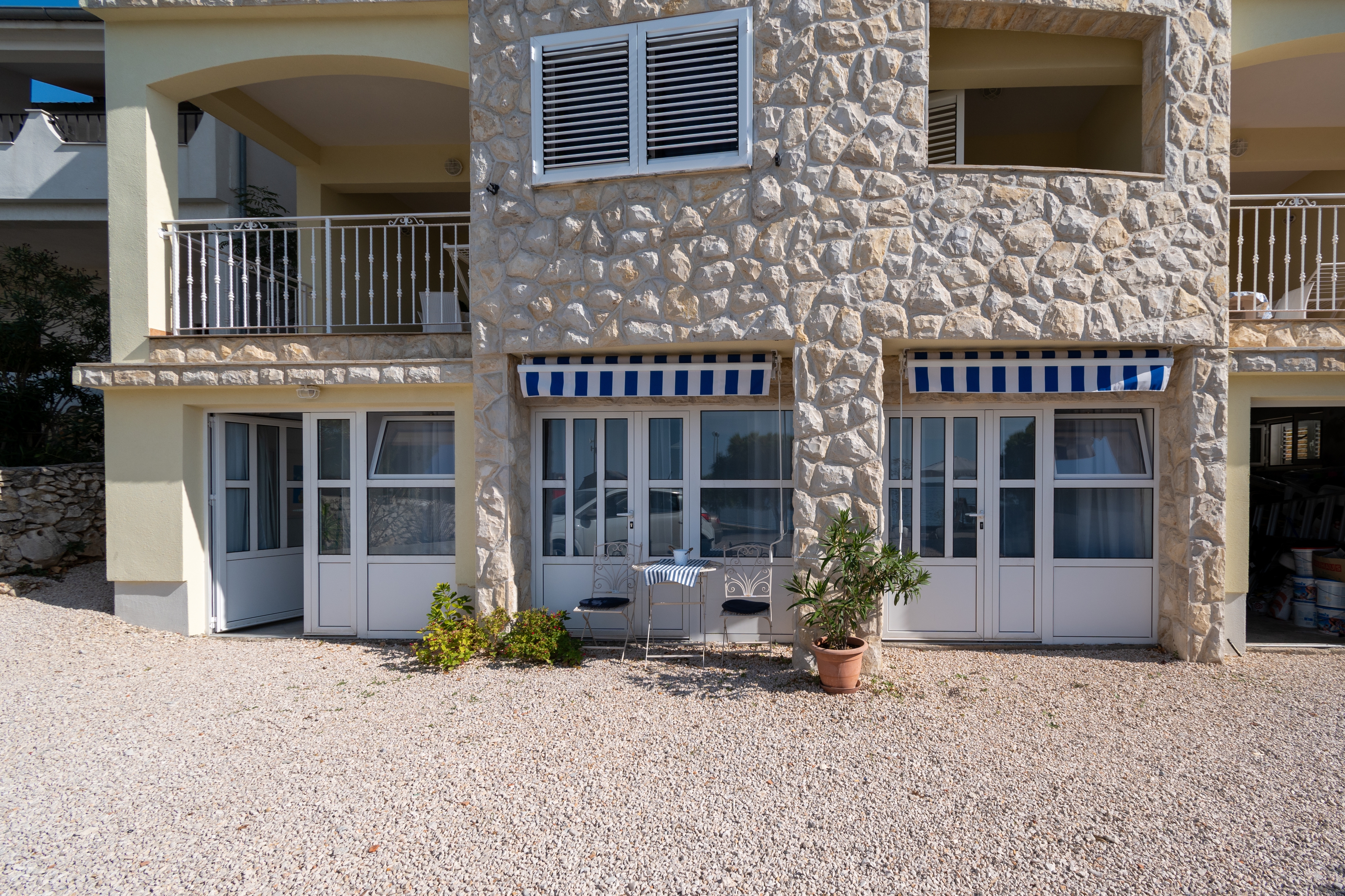 One bedroom apartment near beach Mandre, Pag  A-g